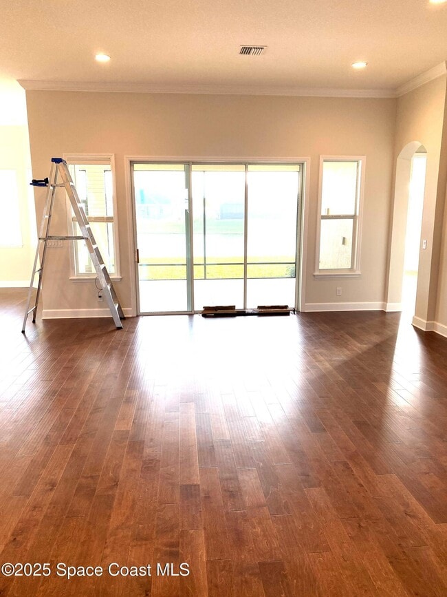 Building Photo - 8321 Paragrass Ave