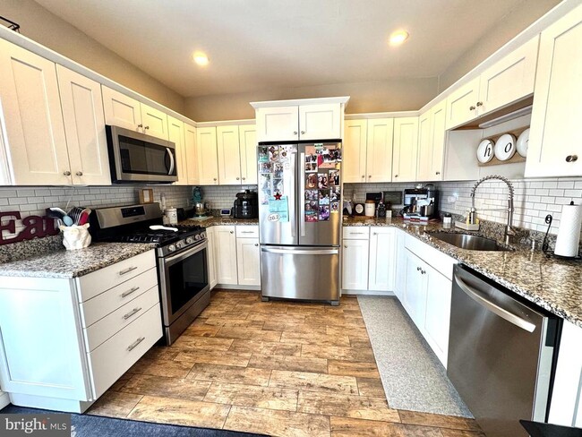 Building Photo - 425 Juniper St