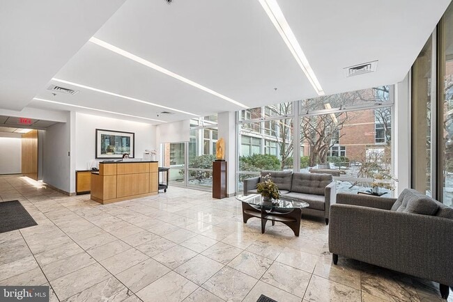 Building Photo - 22 S Front St