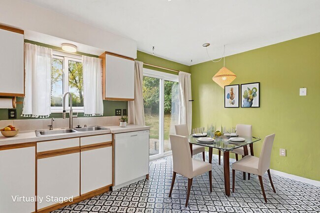 Building Photo - 560 S Ann Arbor St