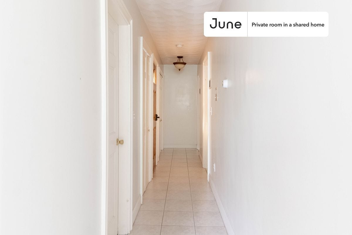 Building Photo - Room in Shared 3 bed/1 bath home