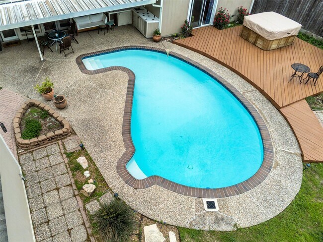 Building Photo - 10631 Del Monte Dr