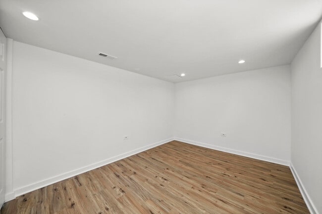 Building Photo - 603 N Lewis Ave