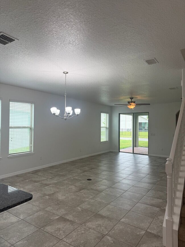 Building Photo - Home in WATERLEIGH Winter Garden!