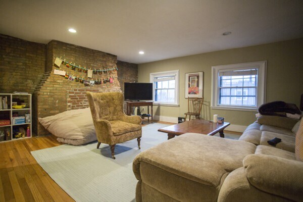 Primary Photo - 59 Pinckney St