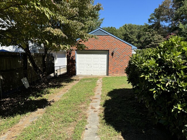 Building Photo - 7238 Bellspring Dr