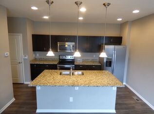 Building Photo - Modern & Convenient 3BR/3BA Home! AVAIL 07/15