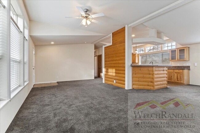 Building Photo - Beautiful 3 Bed 2 Bath Townhome in West Haven