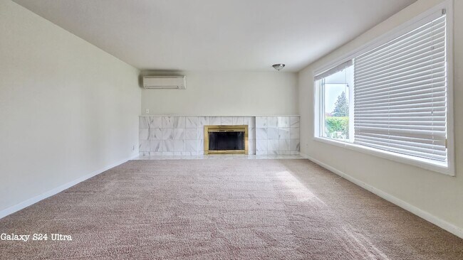 Building Photo - 1022 Sunset Way