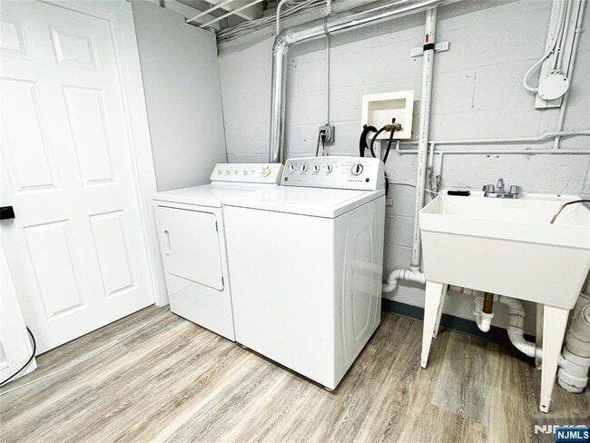 Building Photo - 319 Mastin Pl