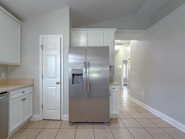 Building Photo - 3363 Golden Rain Dr