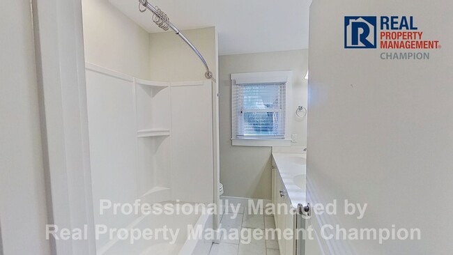 Building Photo - Updated 3 BD/2BA Home w/Spacious Rooms and Large Yard