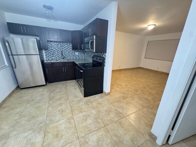 Building Photo - 111 SW 11th Ave