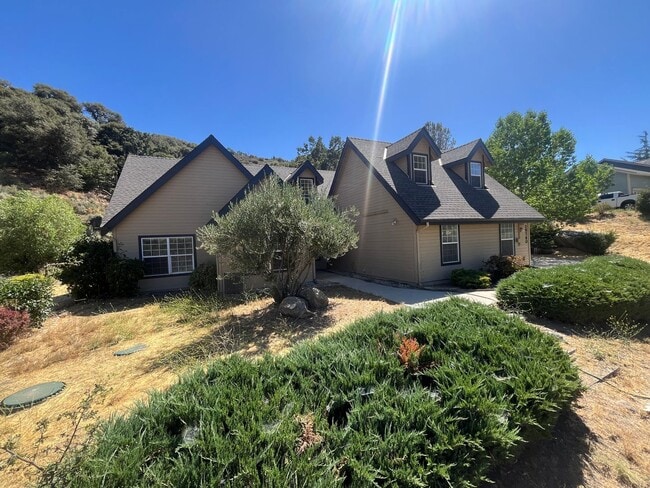 Primary Photo - 3 Bed 2 Bath House in Bear Valley Springs!
