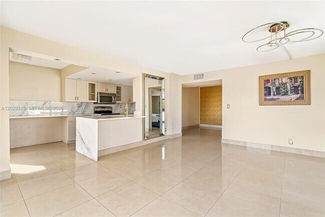 Building Photo - 3031 N Ocean Blvd