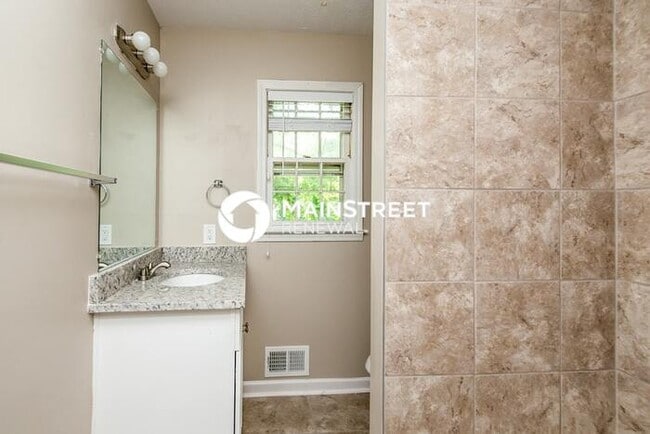 Building Photo - 3 Bedroom Pet-Friendly Home in Lithonia, GA with Main Street Renewal