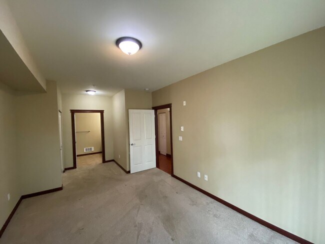 Building Photo - 259 W Bakerview Rd