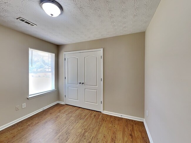 Building Photo - One Month Free! Nice 3 Bedroom Home locate...