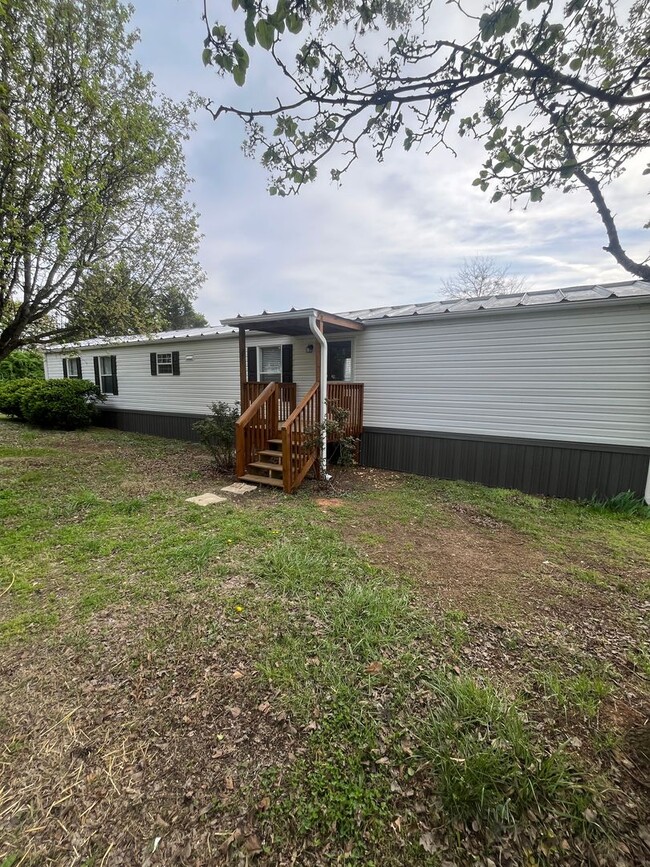 Building Photo - 193 Pearson St