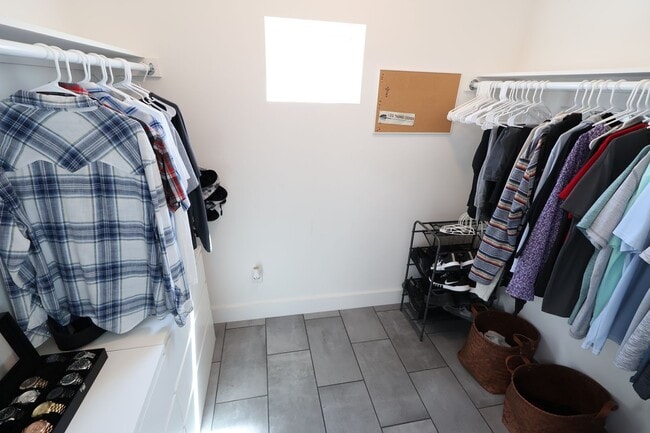 Building Photo - Newly Built Duplex!