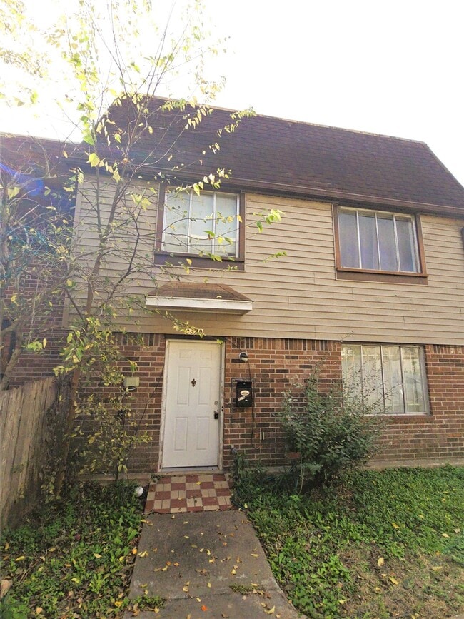 Building Photo - 8379 La Roche Ln