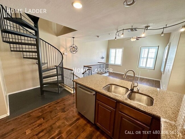 Building Photo - 4201 E Jasper Dr