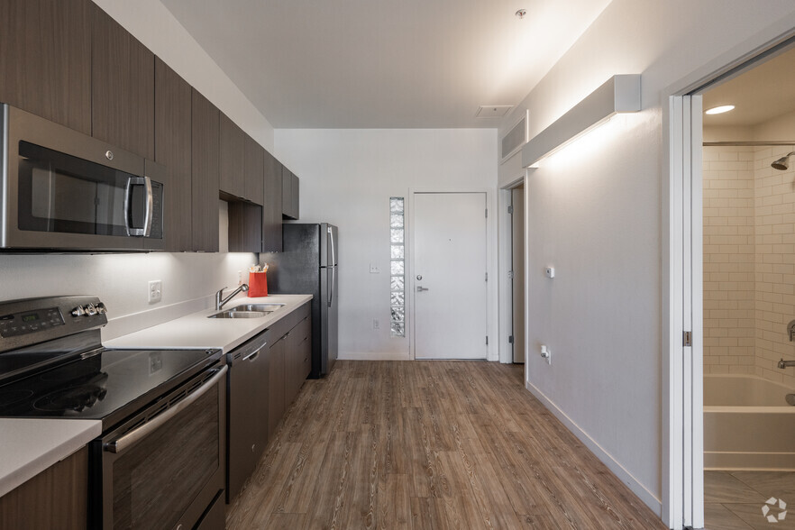 1 BR, 1 BA - Flux - 519 SF - Lumina Apartments