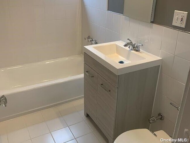 Building Photo - 24 Vanderbilt Ave