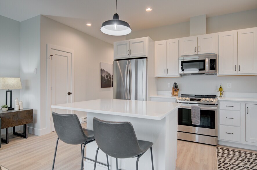 Building Photo - 3766 Equestrian Ln
