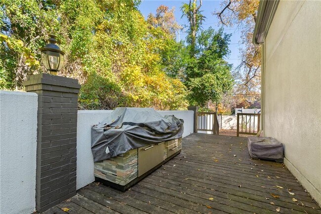 Building Photo - 4200 Roswell Rd NE