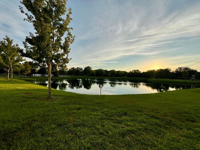 Building Photo - Plant City Townhome!!