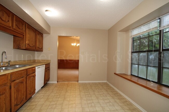 Building Photo - Perfect Two-Story
