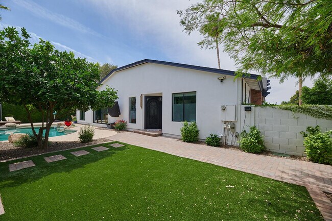 Building Photo - 8113 E Redwing Rd