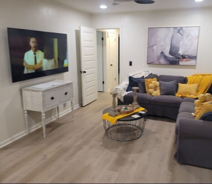 Building Photo - 3321 4th Ave