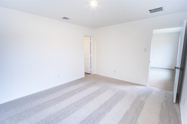 Building Photo - 5610 Shelford Birch Dr