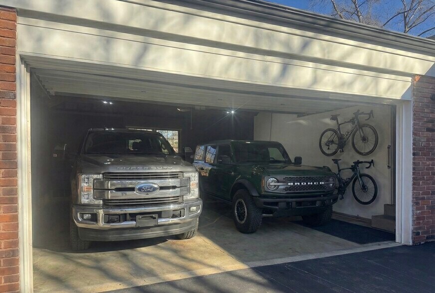 Extra deep garage - 14060 Agusta Dr