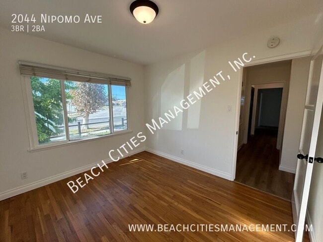 Building Photo - 2044 Nipomo Ave