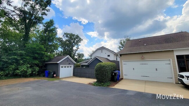 Building Photo - 210 Pinckney St