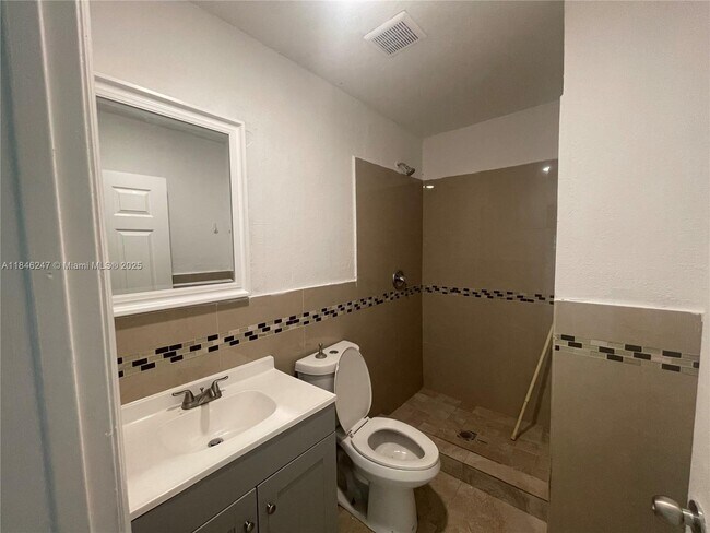 Building Photo - 4681 SW 33rd Ave