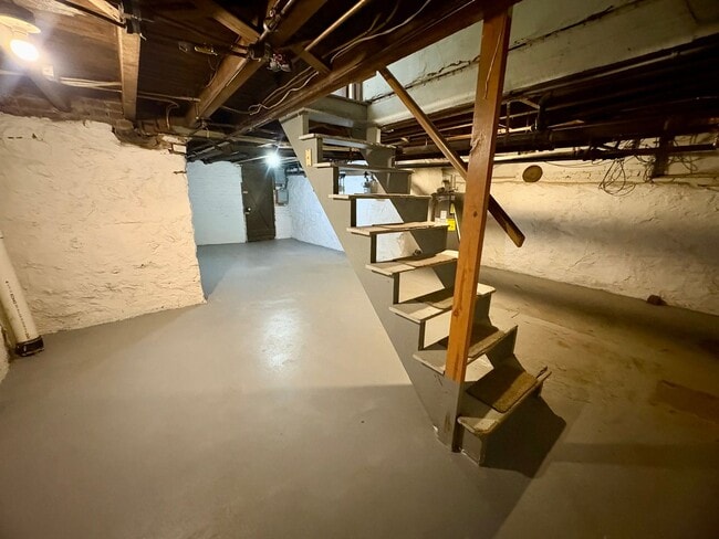 Building Photo - 2 Bedroom 1 Bathroom in Lancaster City!