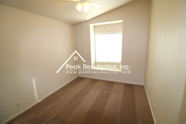 Building Photo - Spacious 3bd/2.5ba Home near Bell & Dry Creek Road