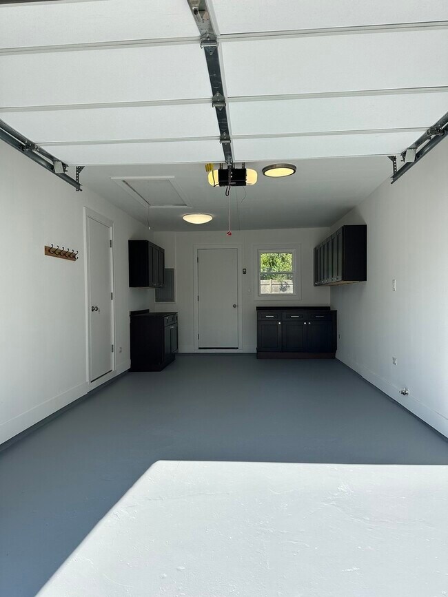 Building Photo - 15018 Huntington Ct