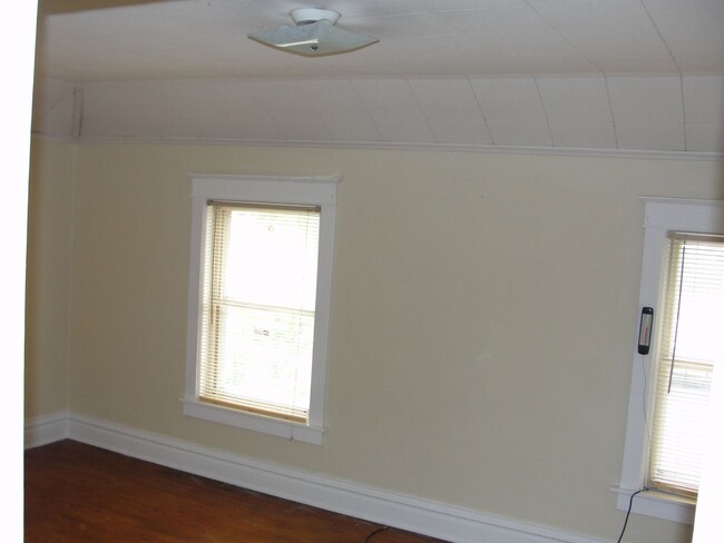 Building Photo - Duluth, MN - 3 bedroom - 1 bathroom - Sing...