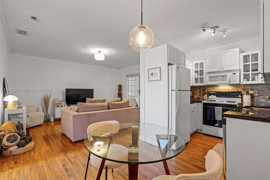 Building Photo - 45 Antilla Ave