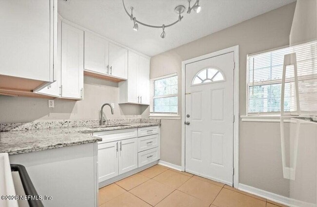 Building Photo - 2514 Peach Dr