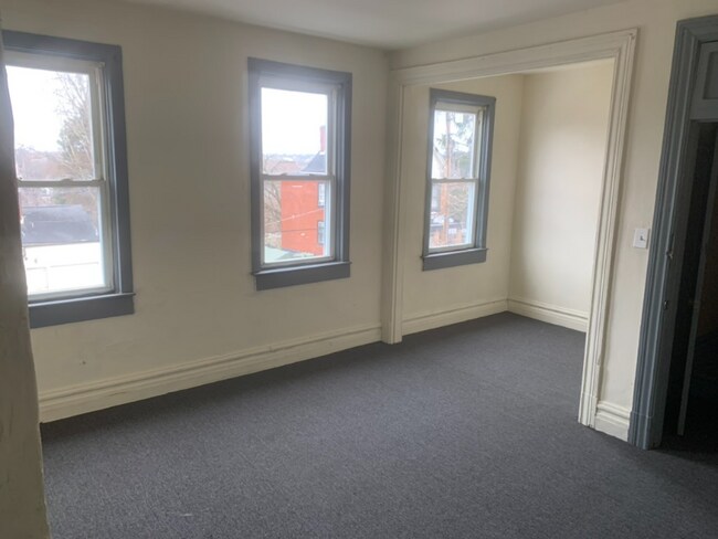 Building Photo - 6419 Deary St