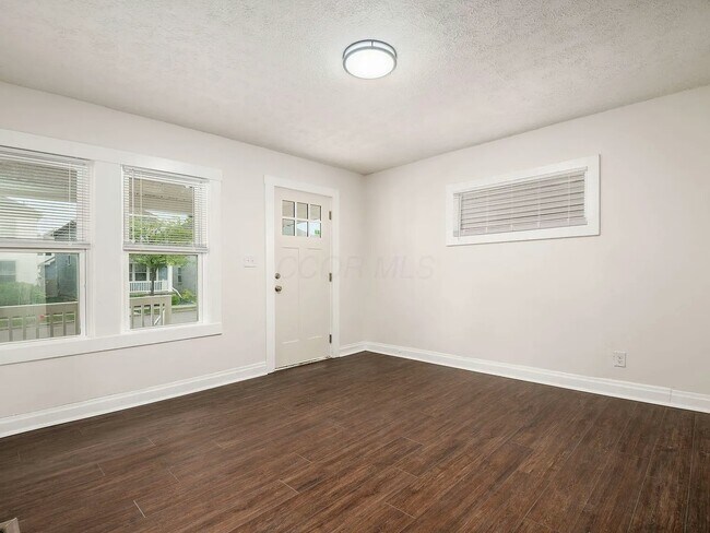 Building Photo - 1271-1273-1273 N 6th St