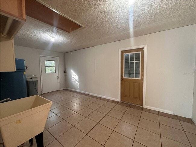 Building Photo - 25946 Pine Ridge Rd