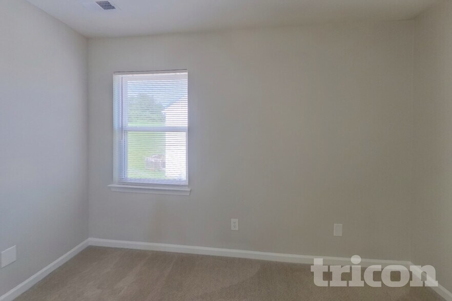 Building Photo - 4037 Dover Downs Dr