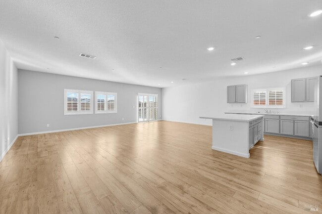 Building Photo - 655 Honey Bee Rd